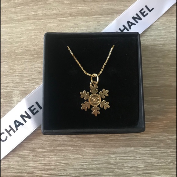 ❄️LAST ONE! Authentic Shiny CHANEL Snowflake Zipper-Pull❄️ - Picture 6 of 16